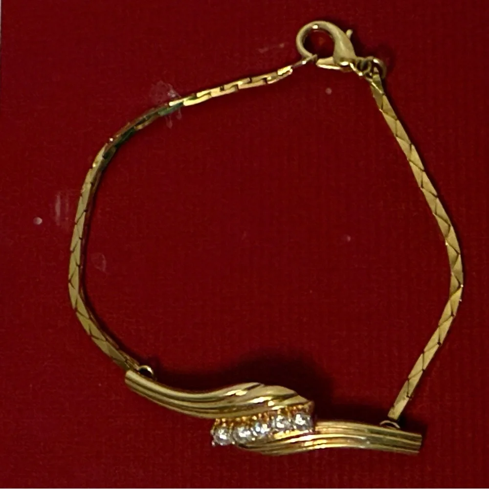VINTAGE KOREA BRACELET GOLD PLATE RHINESTONE 6.75”